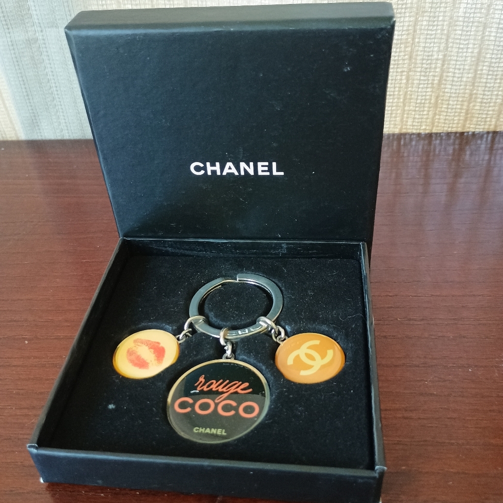 Chanel Silver Coco Marks Keychain w/Box